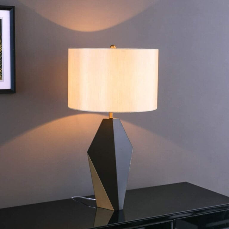 Modern Iron Table Lamp