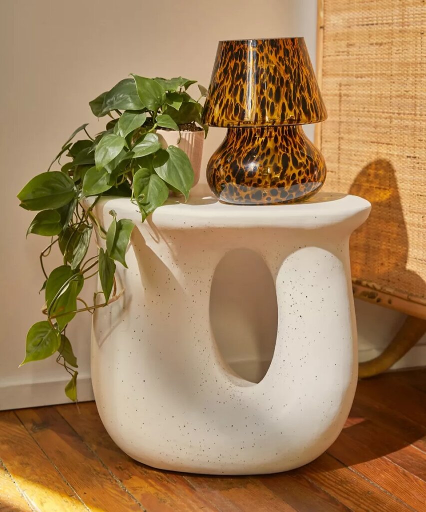 Simple U-Shaped Coffee Table – Housewifery